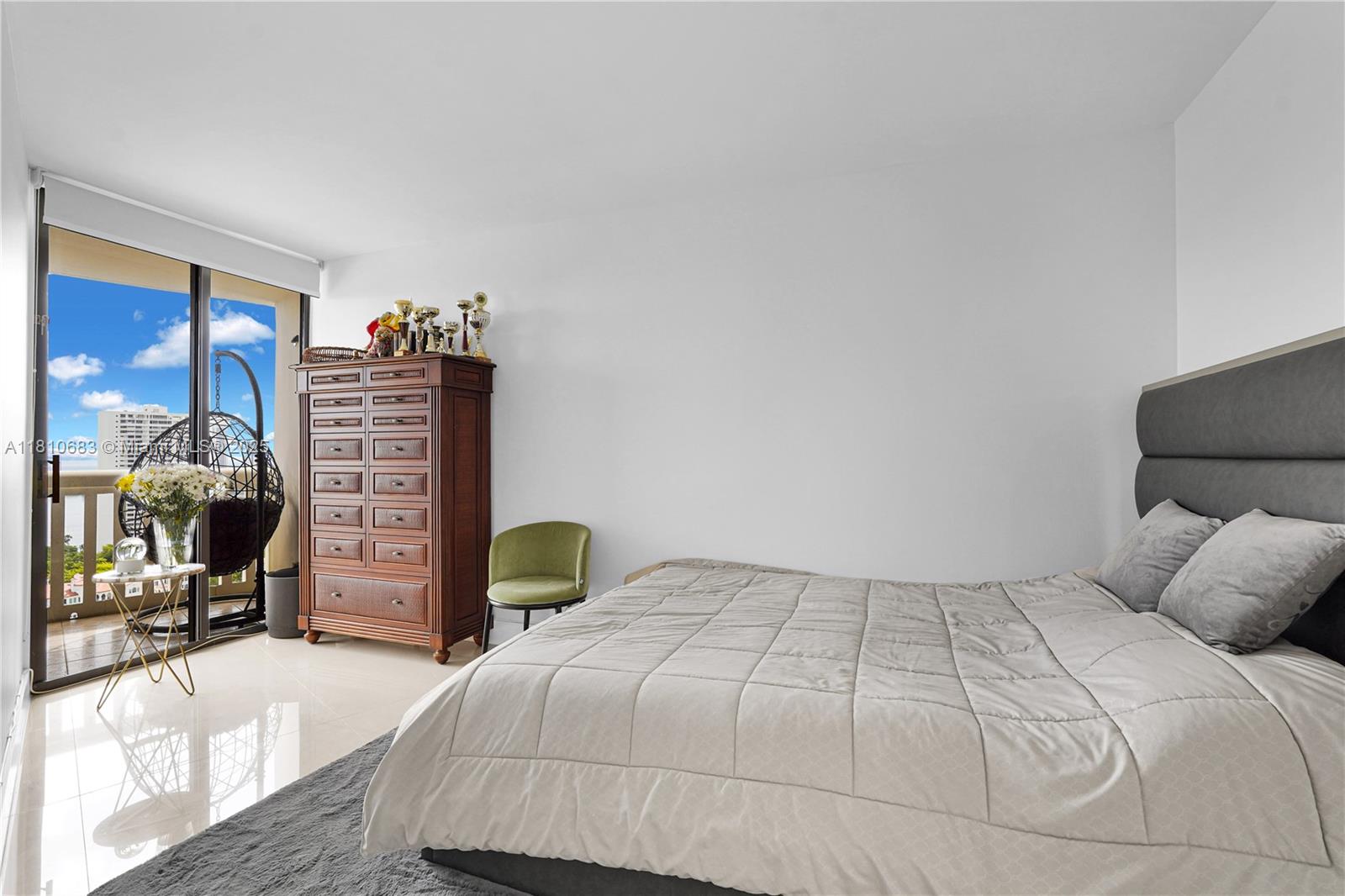 1000 Williams Island - Residential