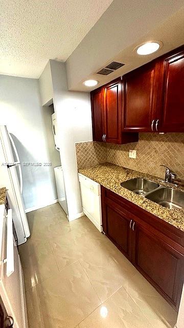 LAKEWOOD VILLAGE - Residential Lease