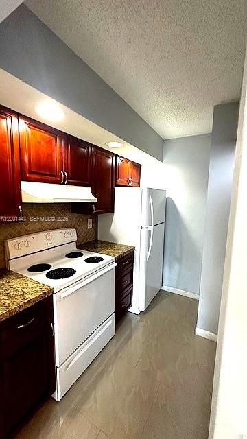 LAKEWOOD VILLAGE - Residential Lease