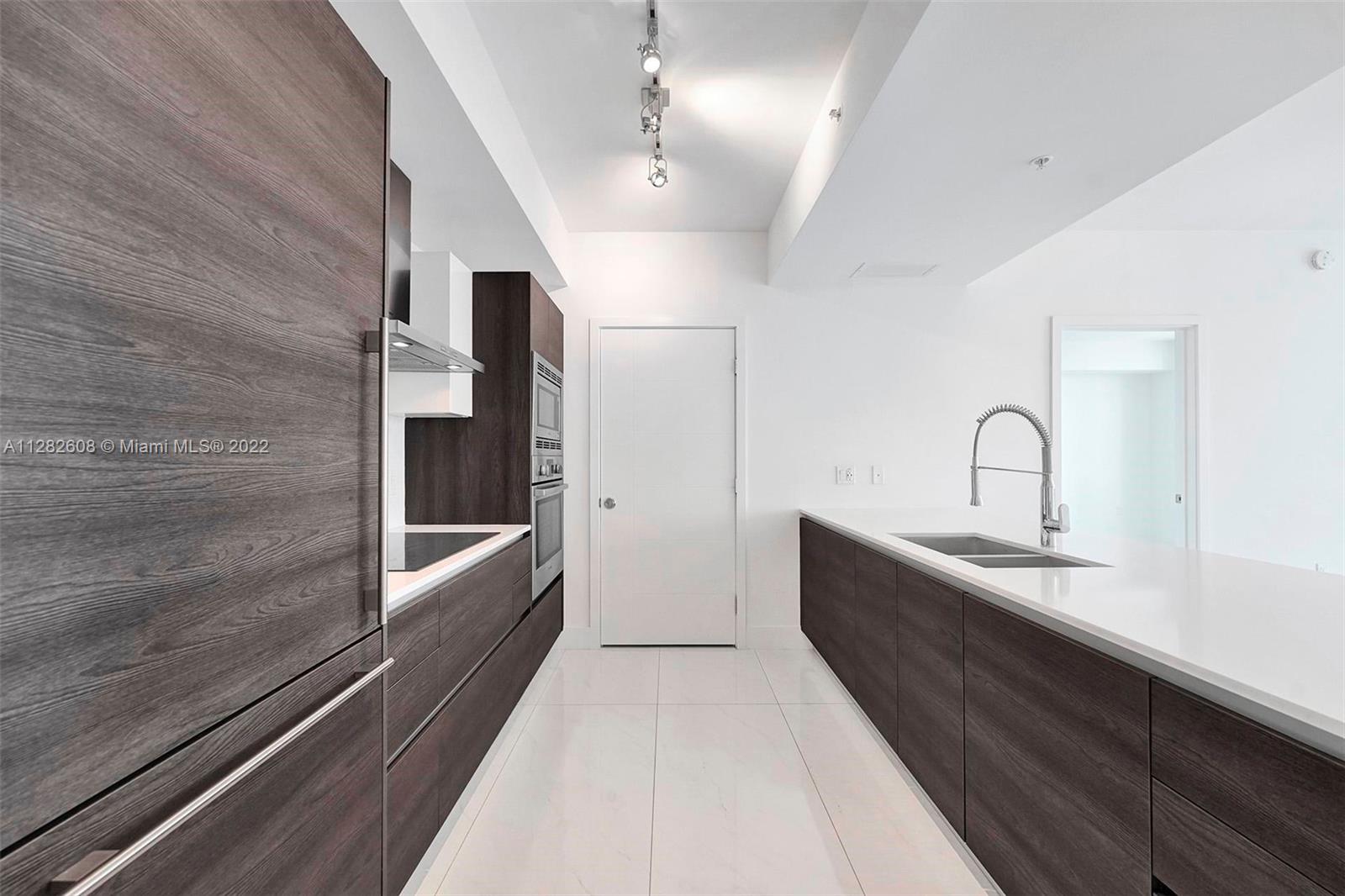 MERRICK MANOR - Residential Lease