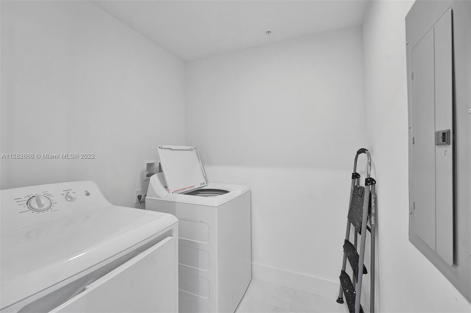 MERRICK MANOR - Residential Lease