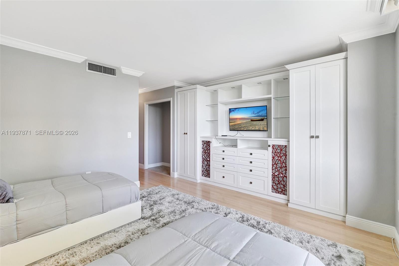 BALMORAL CONDO - Residential