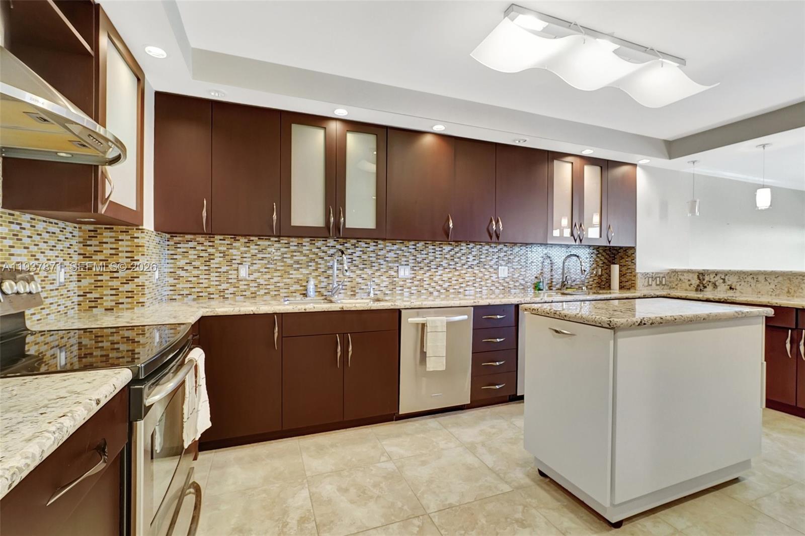 BALMORAL CONDO - Residential