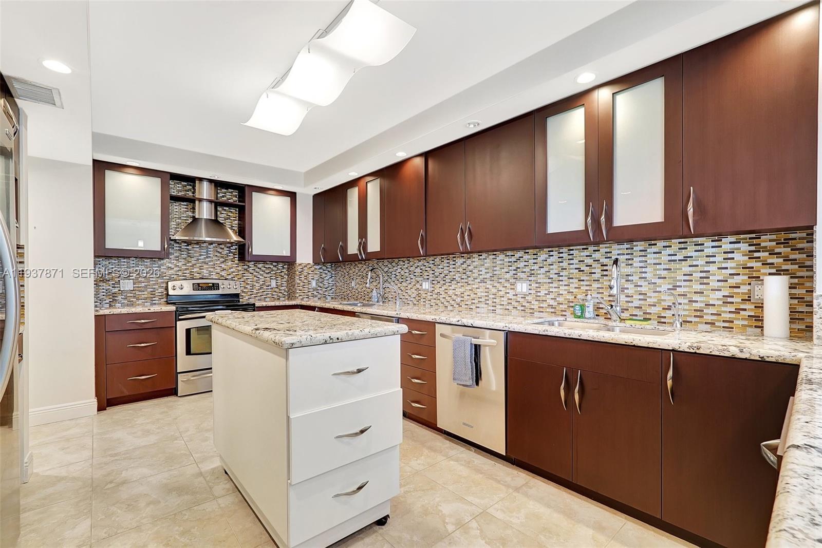 BALMORAL CONDO - Residential