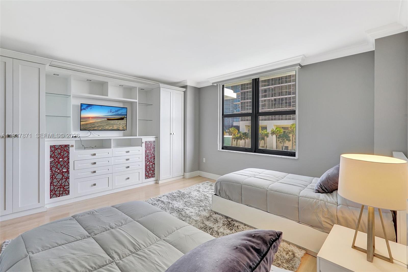 BALMORAL CONDO - Residential