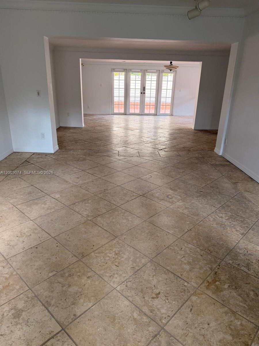 401 Warren Ln