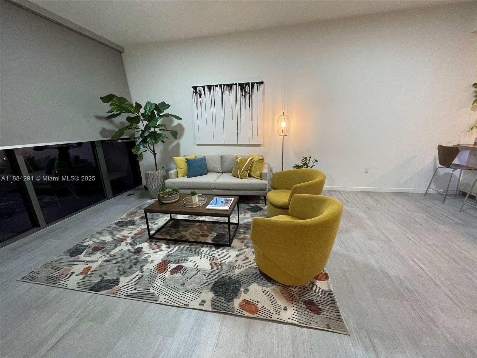 1000 Brickell Plz 1811