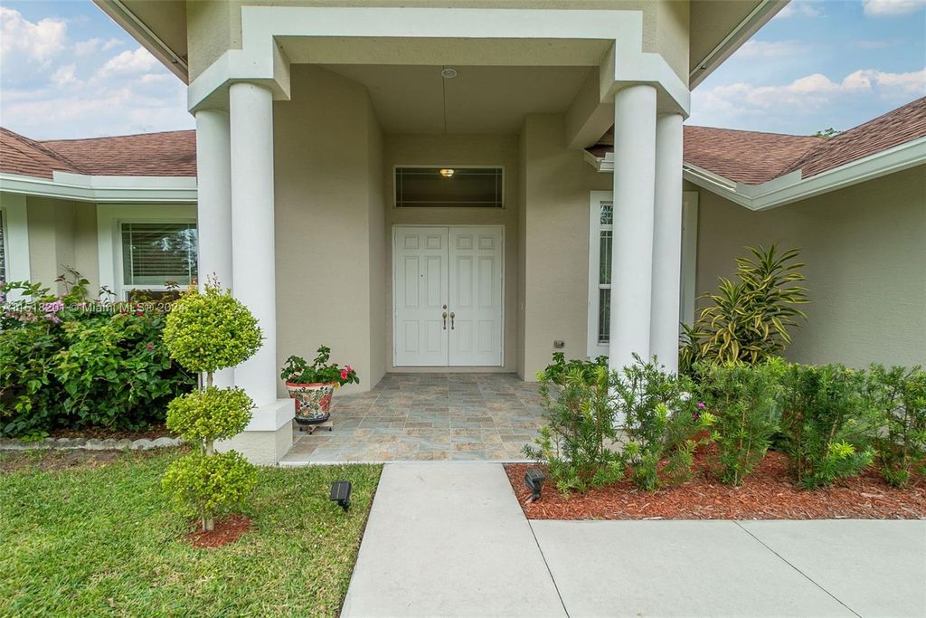 Photo of 15619 N 82nd St N, Loxahatchee, FL 33470 (MLS # A11518201)