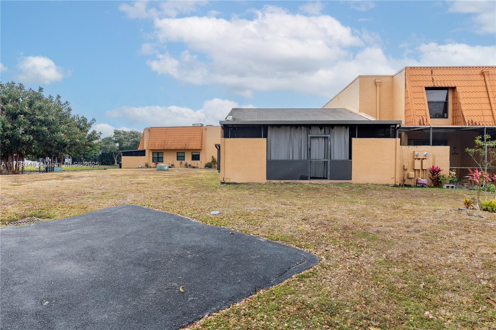 WESTVIEW CONDOMINIUM NO T - Residential