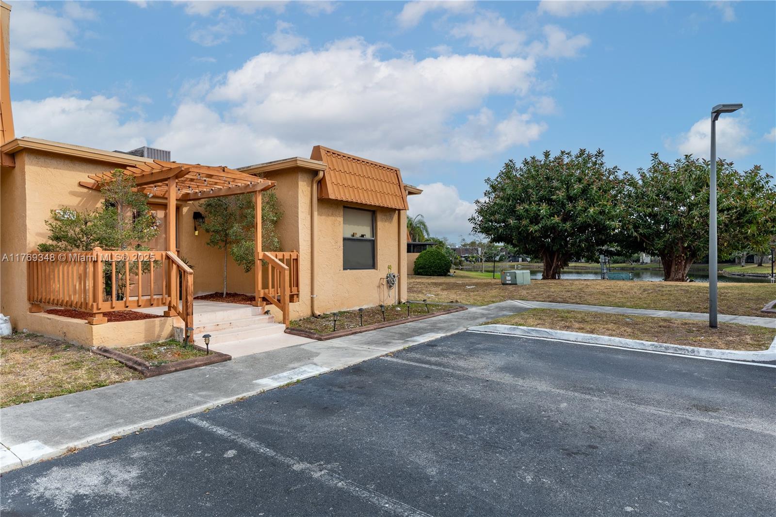 WESTVIEW CONDOMINIUM NO T - Residential