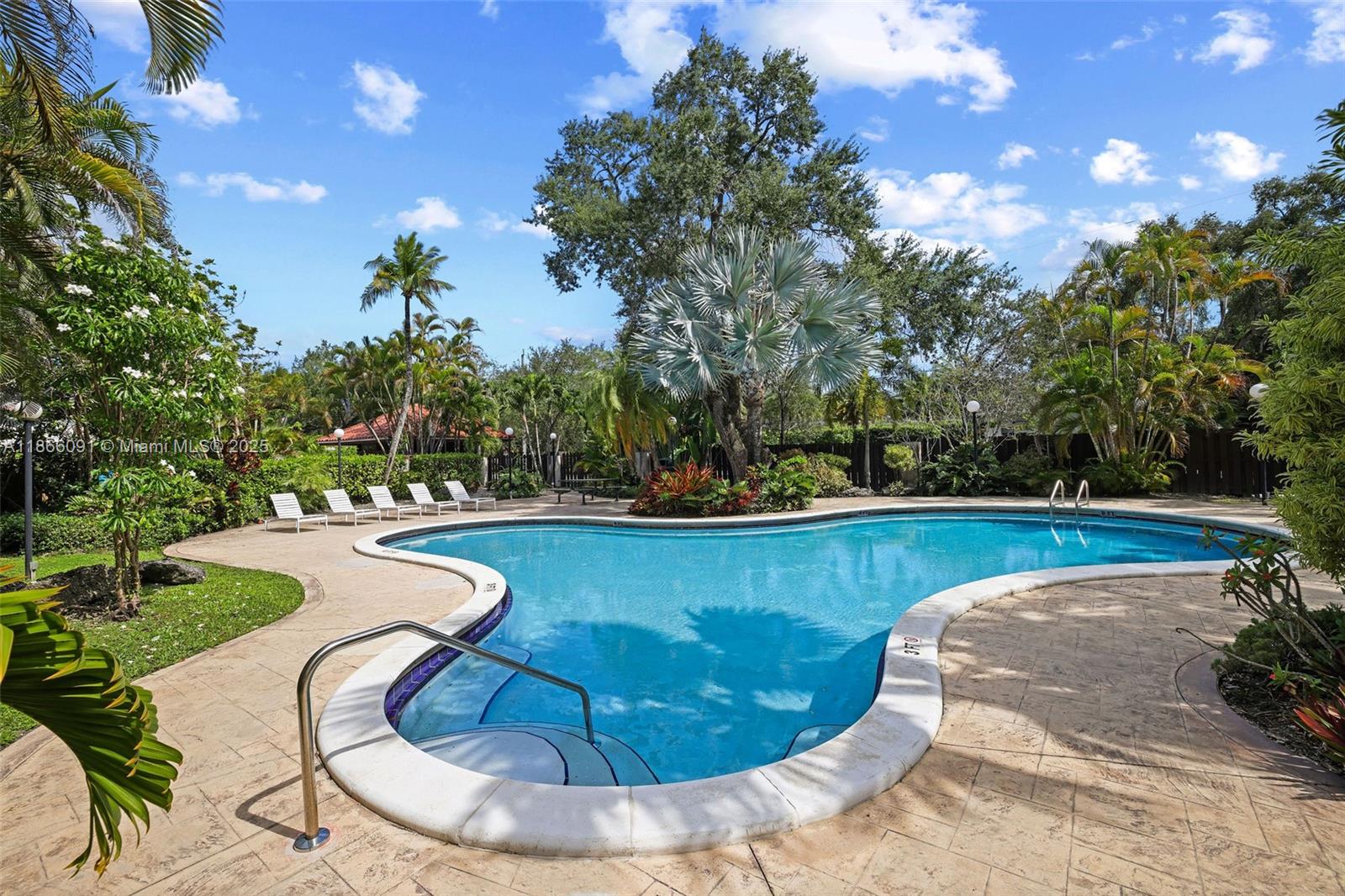 DADELAND GROVE CONDO - Residential