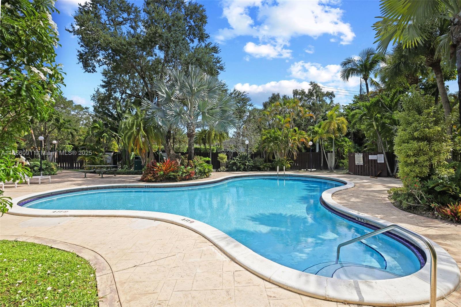 DADELAND GROVE CONDO - Residential