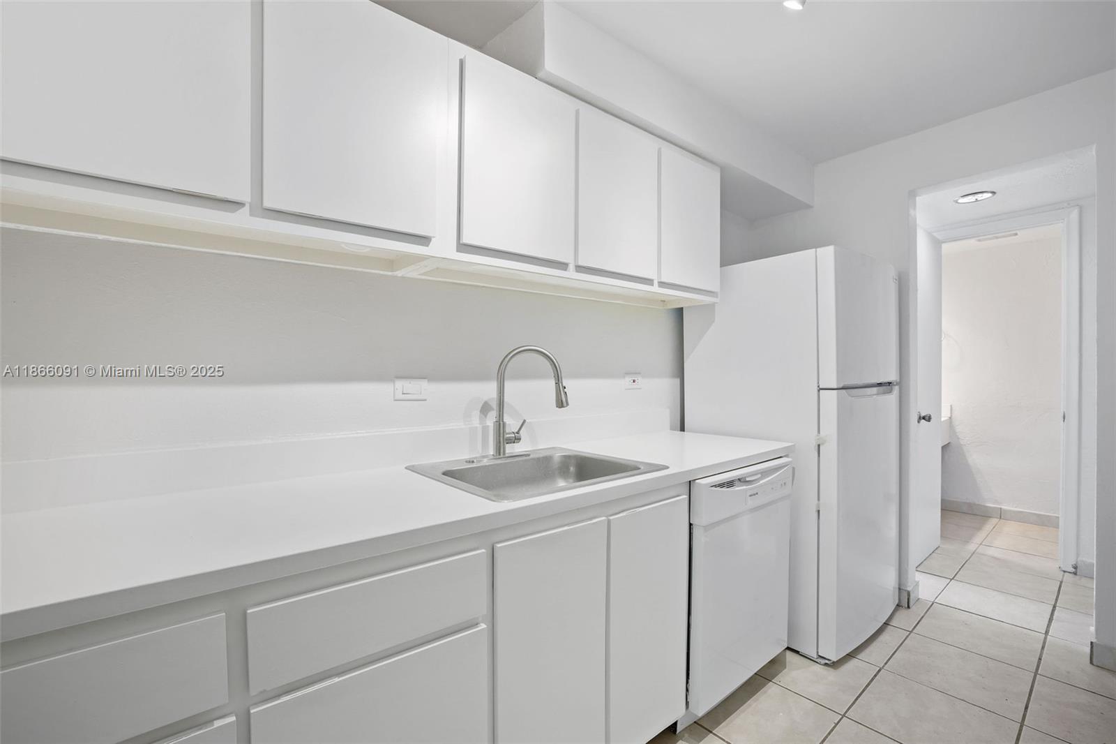 DADELAND GROVE CONDO - Residential