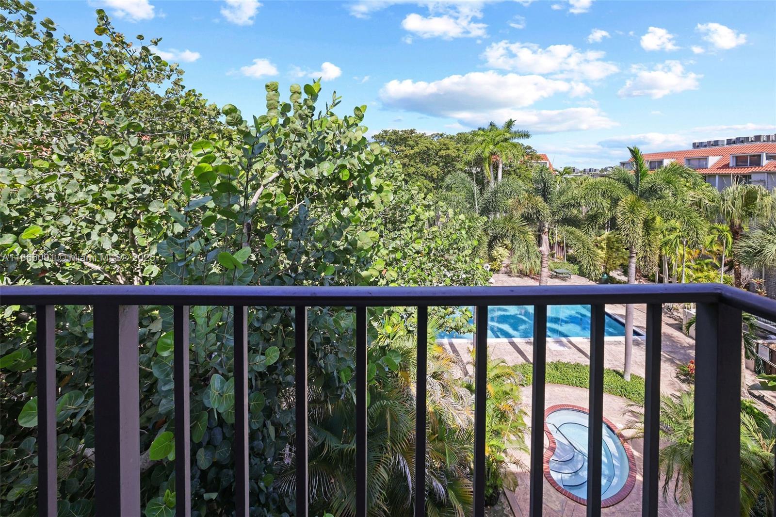 DADELAND GROVE CONDO - Residential