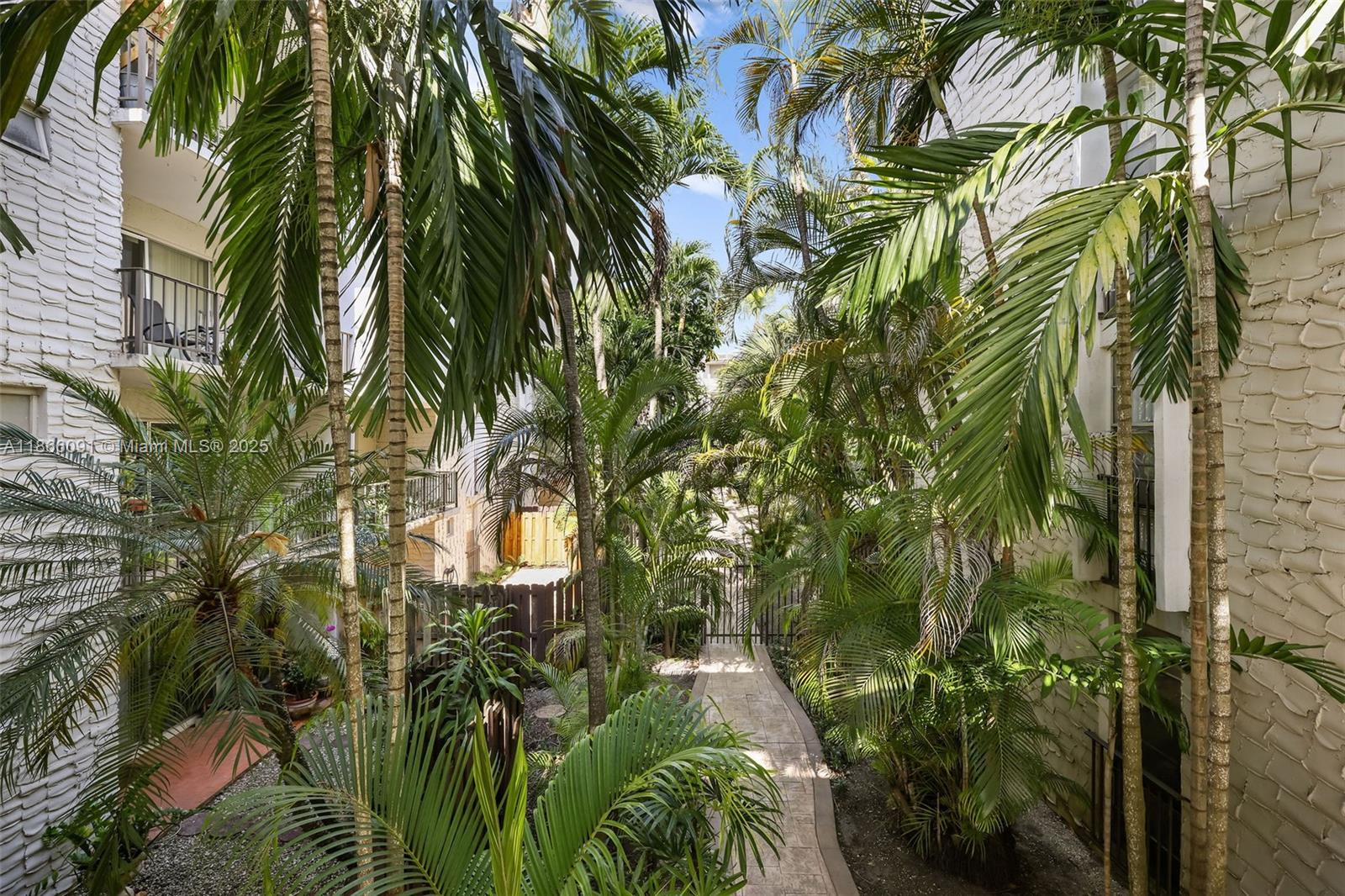 DADELAND GROVE CONDO - Residential