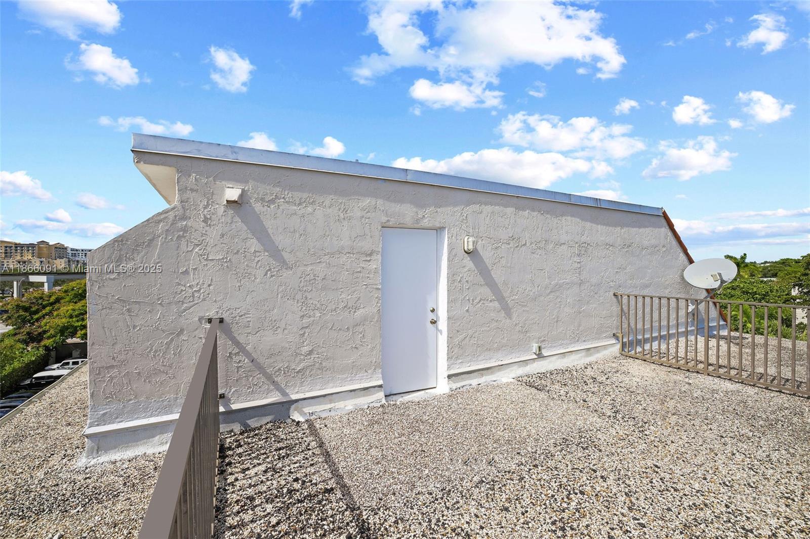 DADELAND GROVE CONDO - Residential