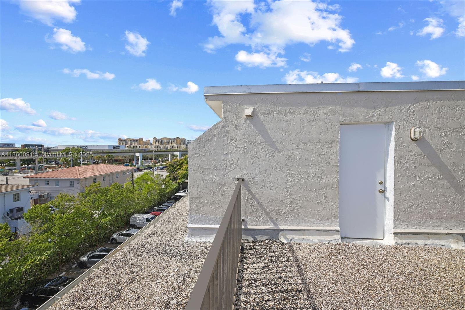 DADELAND GROVE CONDO - Residential