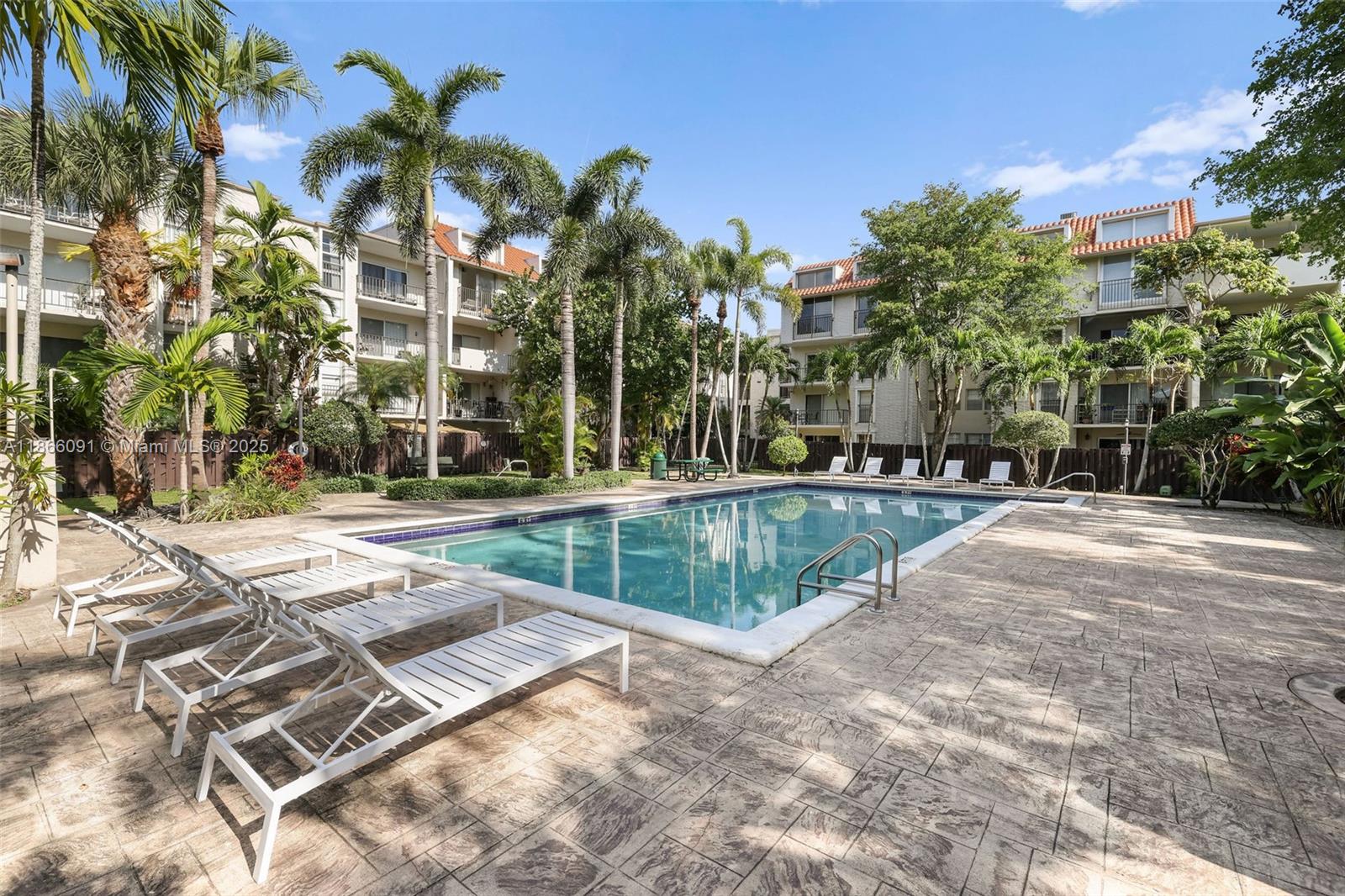 DADELAND GROVE CONDO - Residential