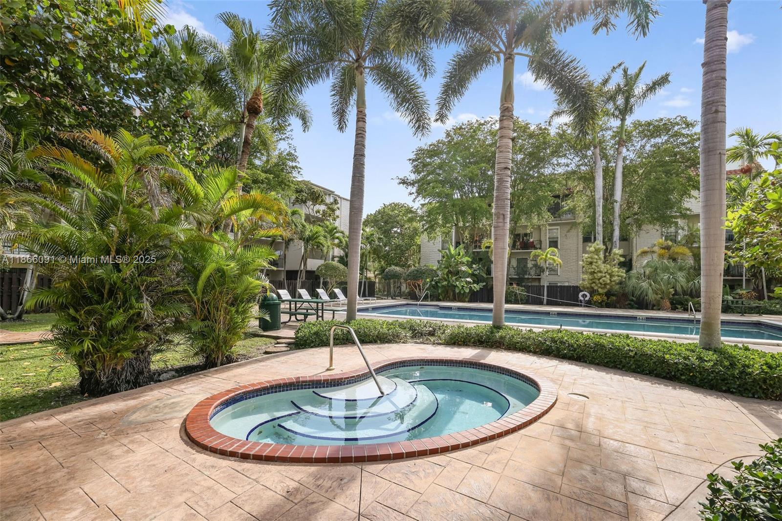 DADELAND GROVE CONDO - Residential