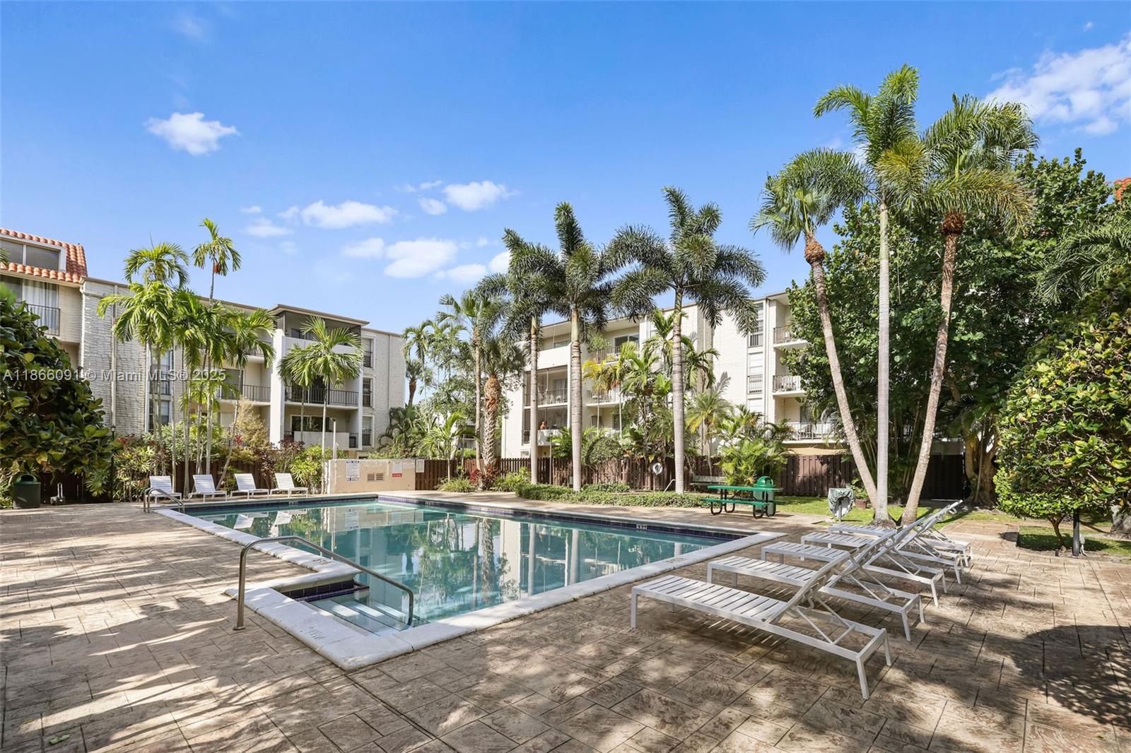 DADELAND GROVE CONDO - Residential