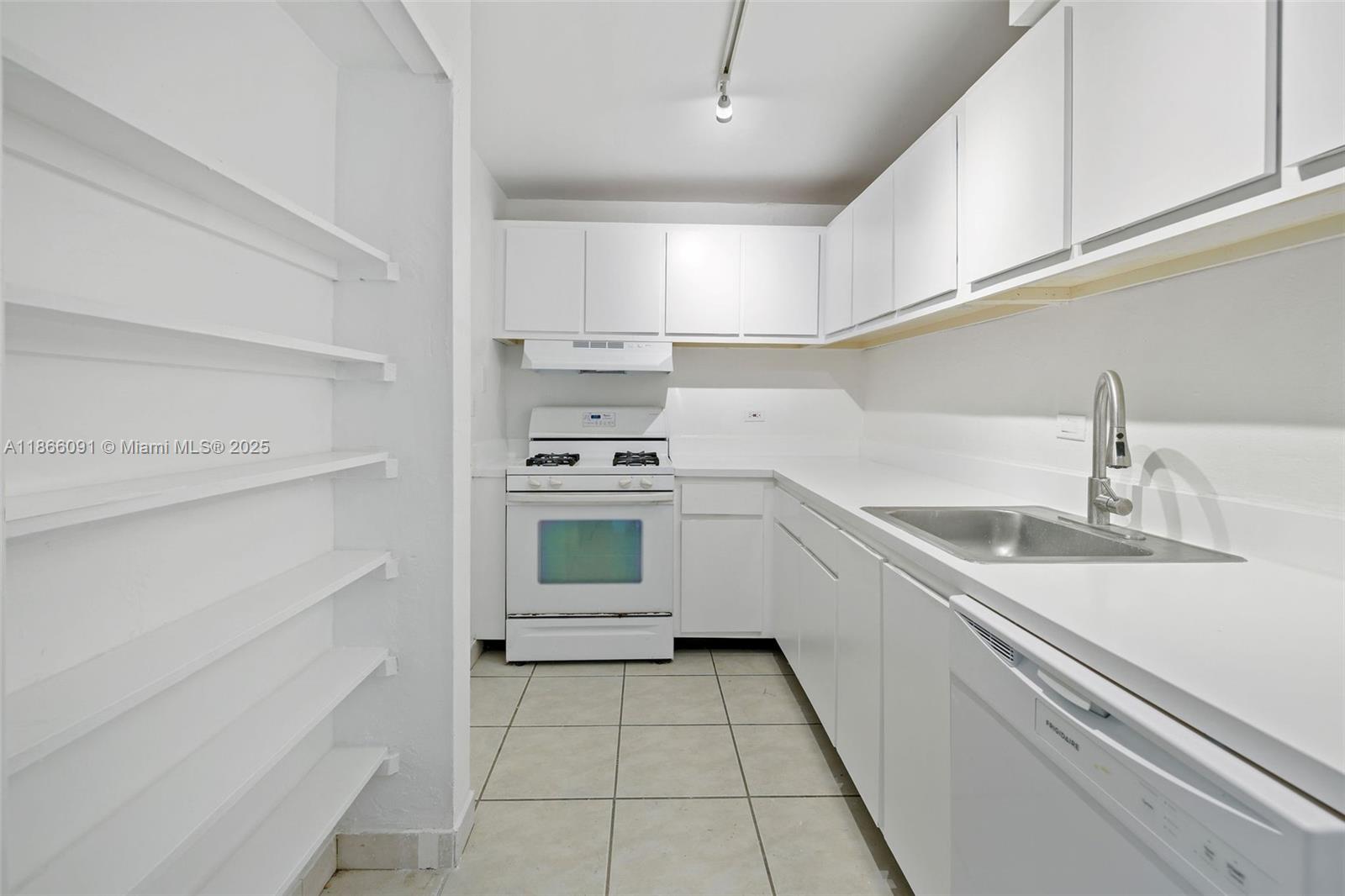 DADELAND GROVE CONDO - Residential