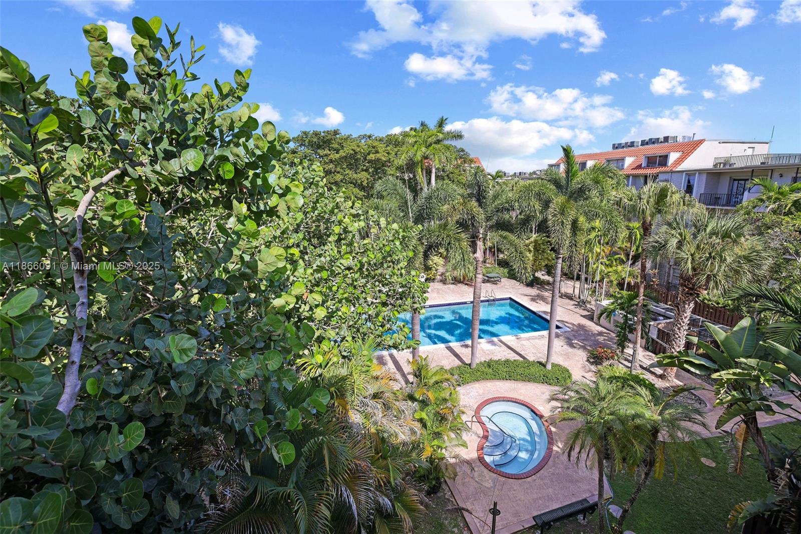 DADELAND GROVE CONDO - Residential
