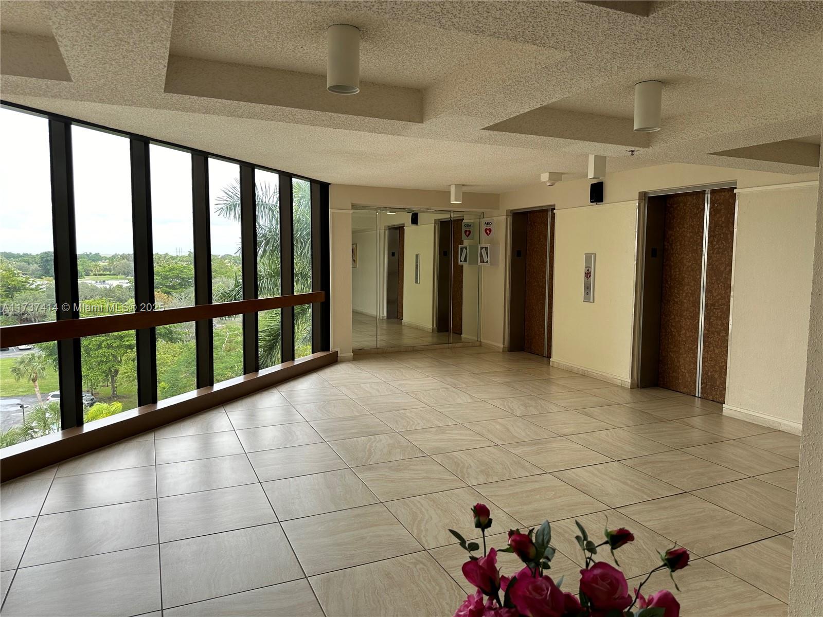 COUNTRY CLUB APTS AT - Residential
