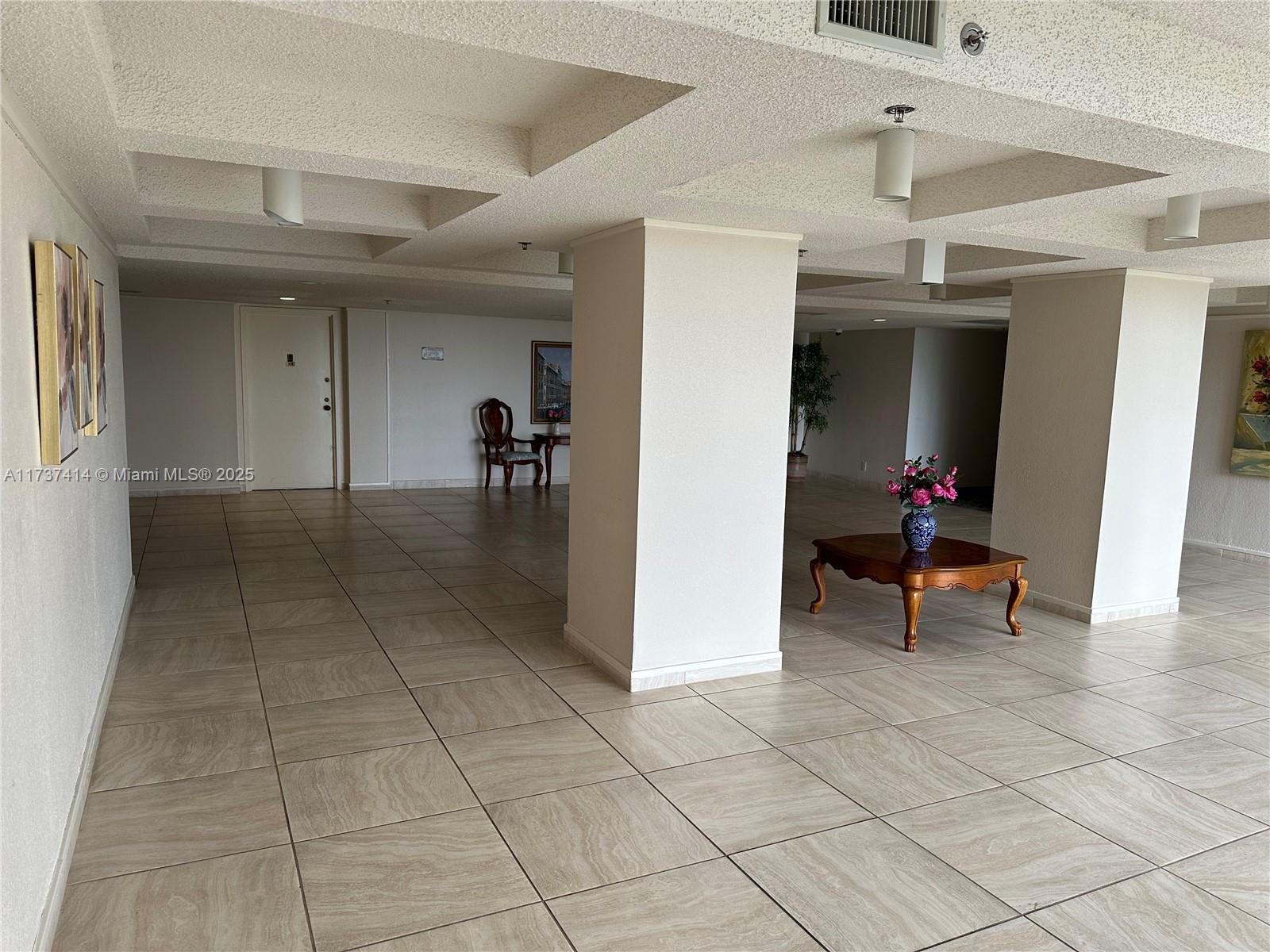 COUNTRY CLUB APTS AT - Residential