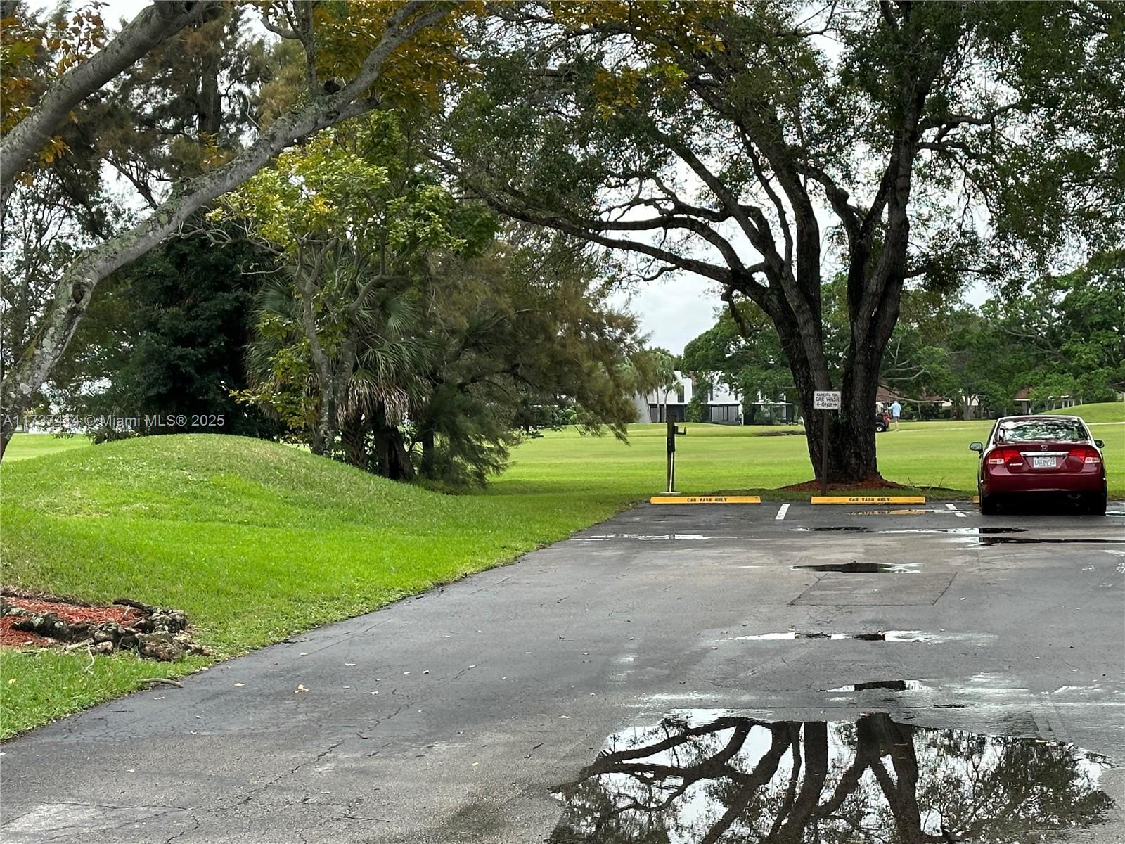 COUNTRY CLUB APTS AT - Residential