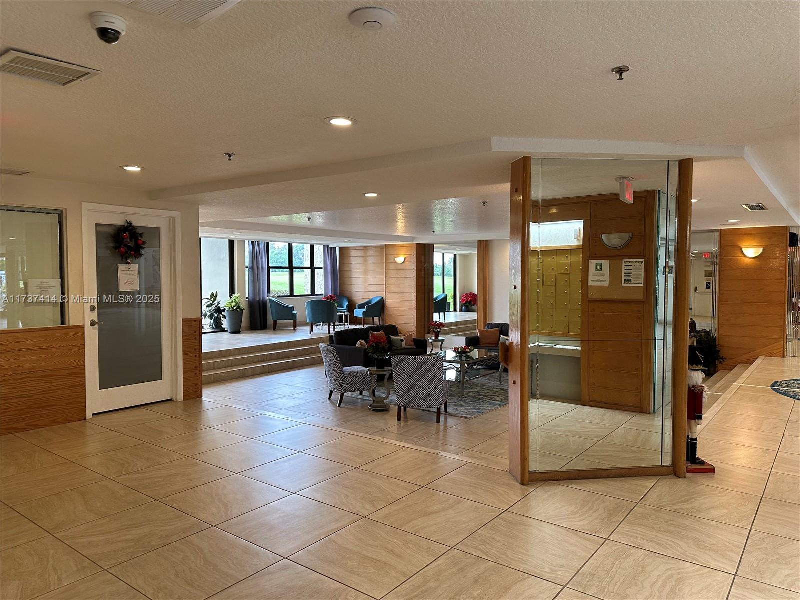 COUNTRY CLUB APTS AT - Residential