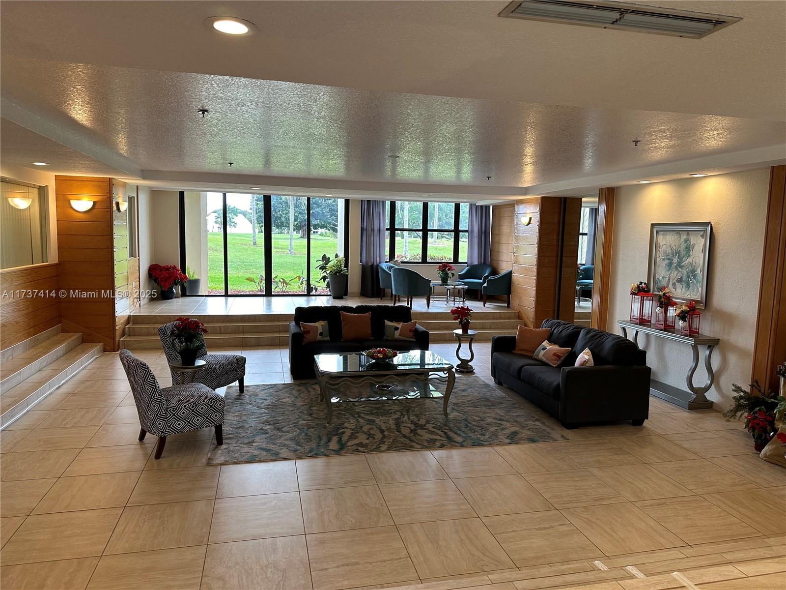 COUNTRY CLUB APTS AT - Residential