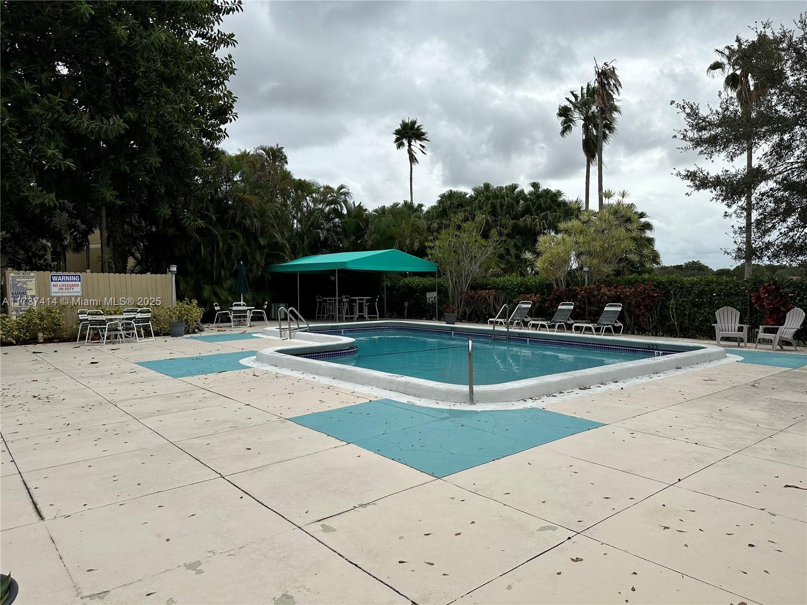 COUNTRY CLUB APTS AT - Residential