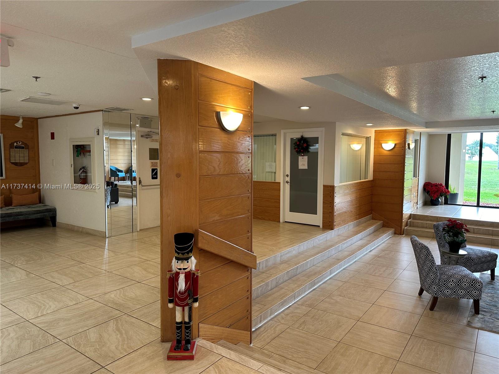 COUNTRY CLUB APTS AT - Residential