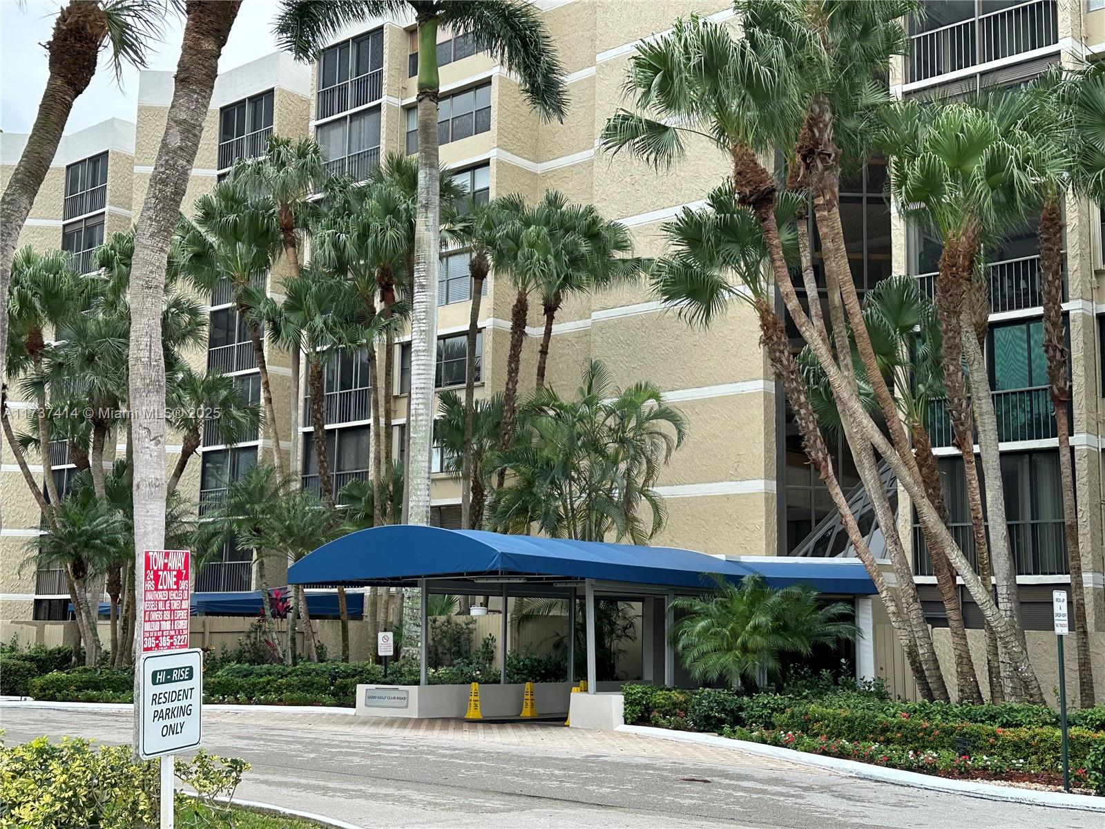 COUNTRY CLUB APTS AT - Residential