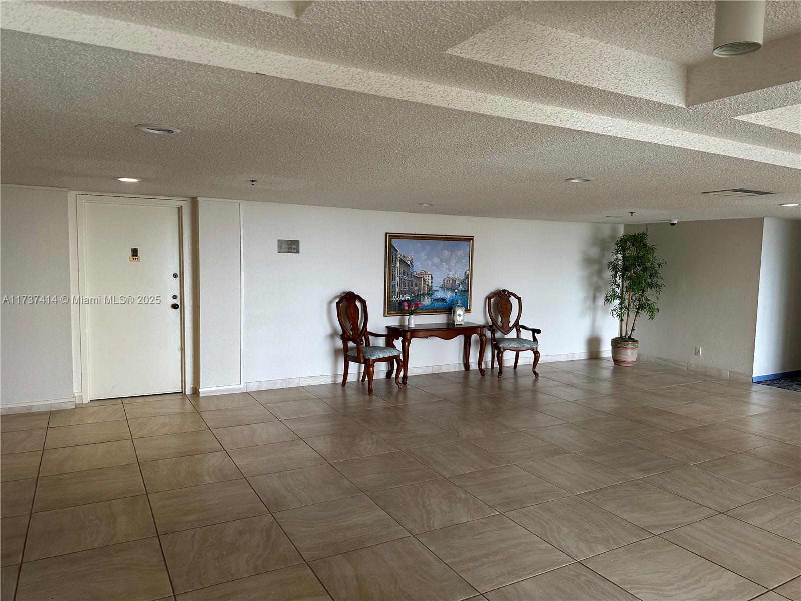 COUNTRY CLUB APTS AT - Residential