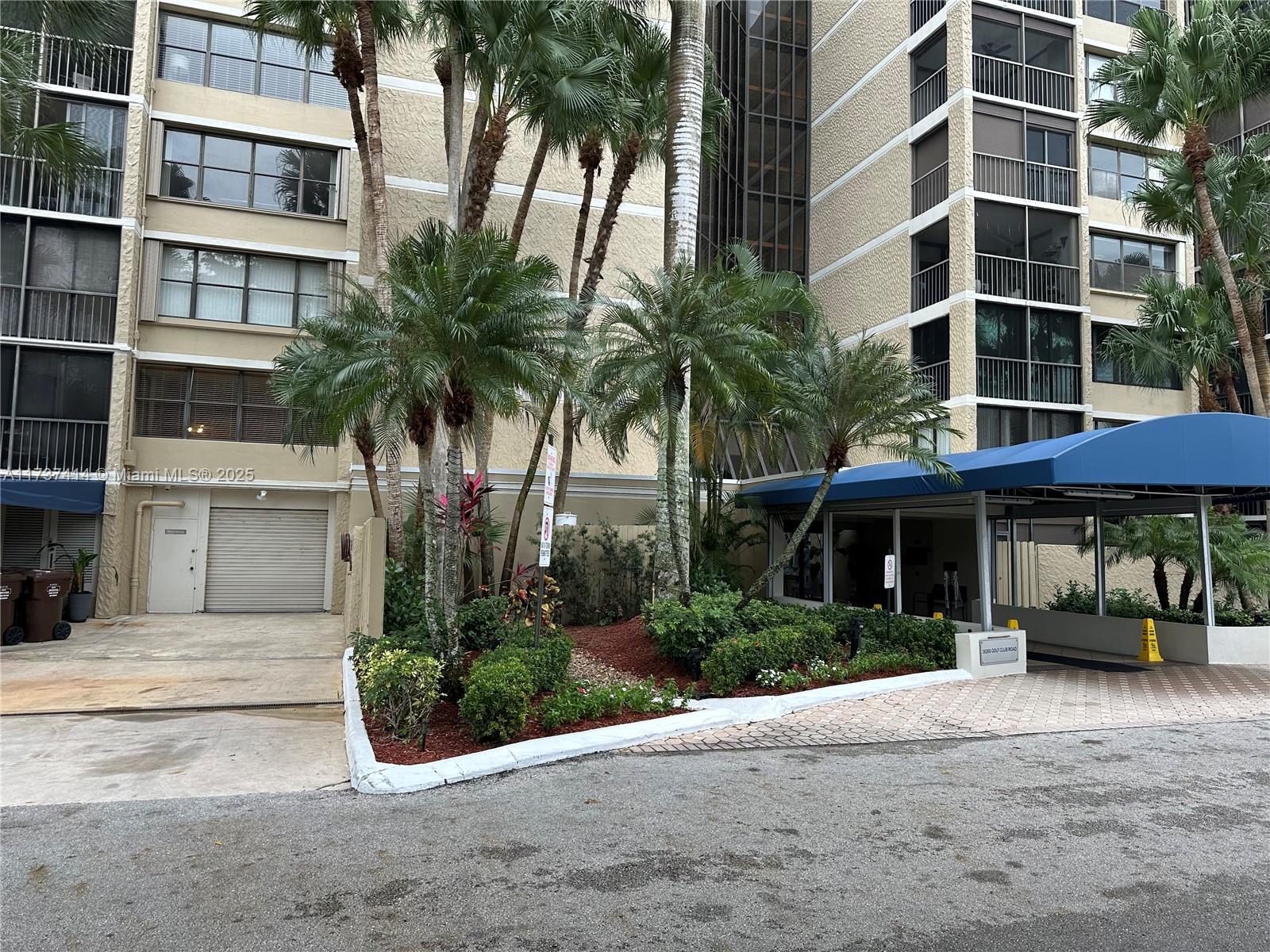 COUNTRY CLUB APTS AT - Residential