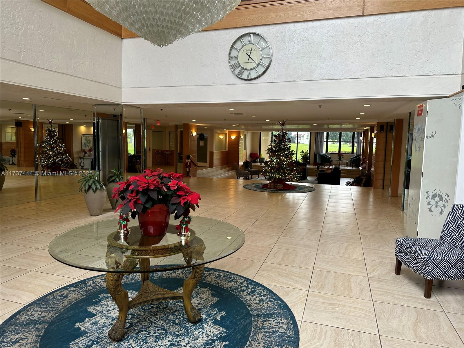 COUNTRY CLUB APTS AT - Residential