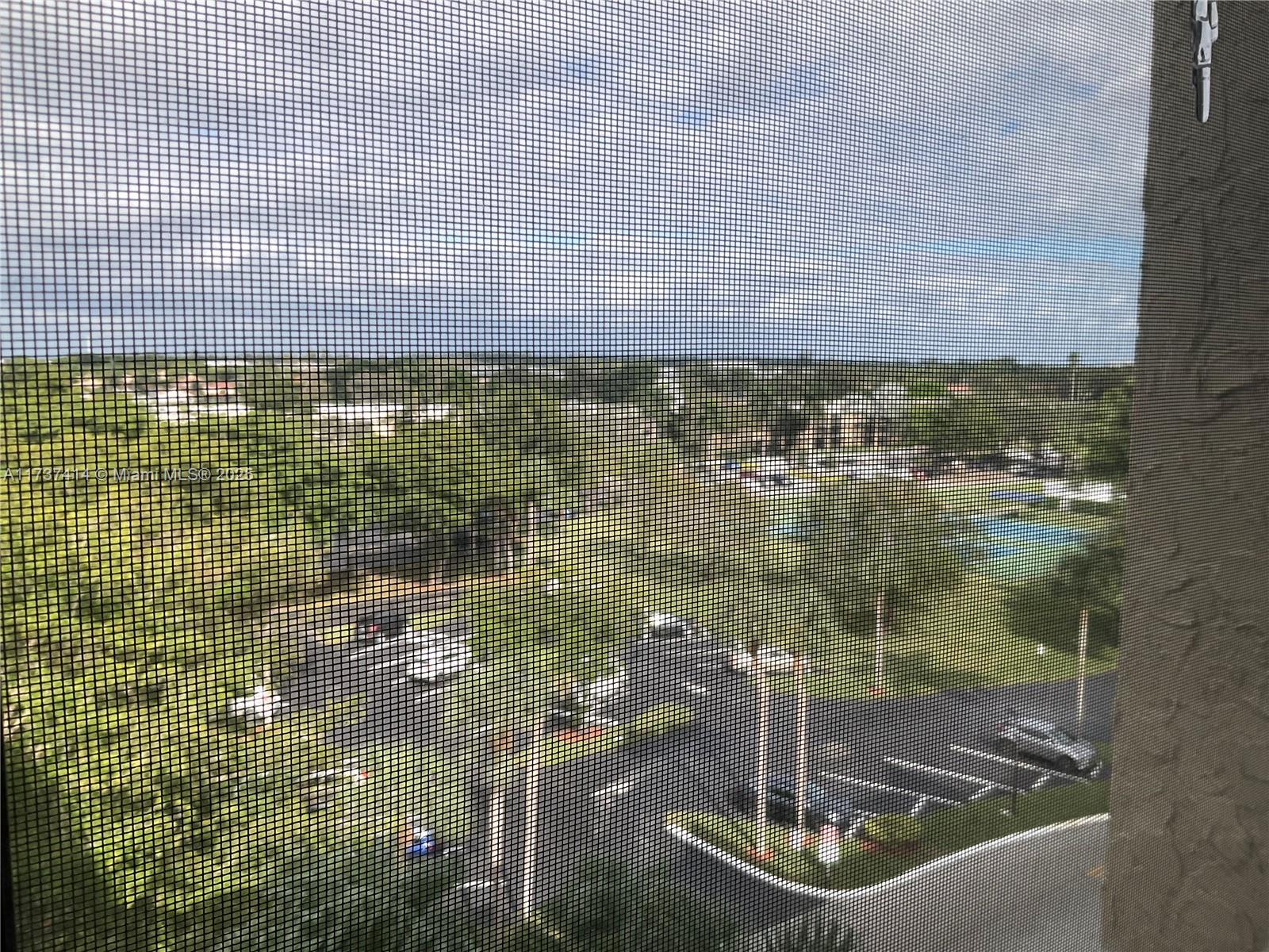 COUNTRY CLUB APTS AT - Residential