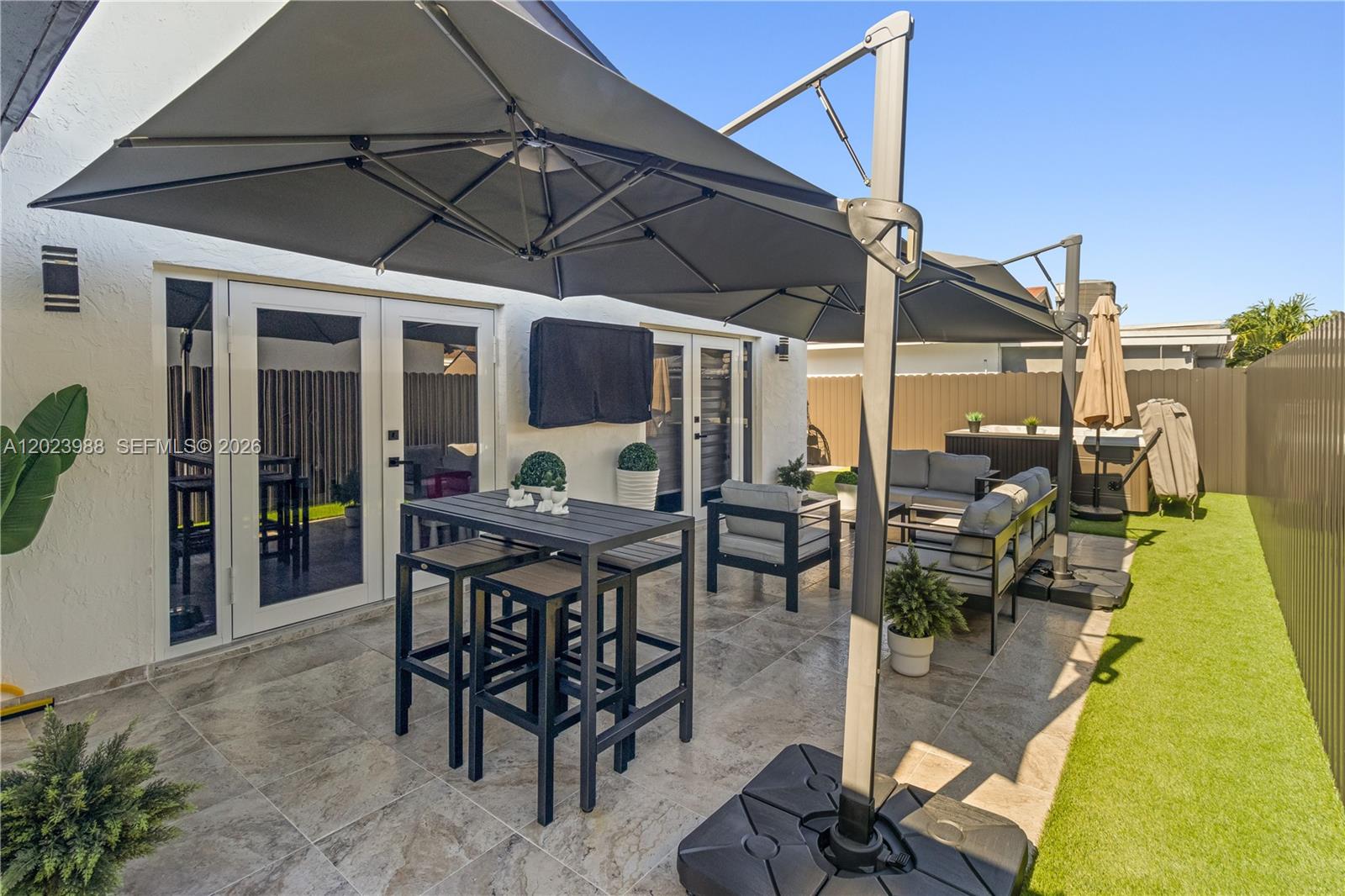 COLONIAL PINES - Residential