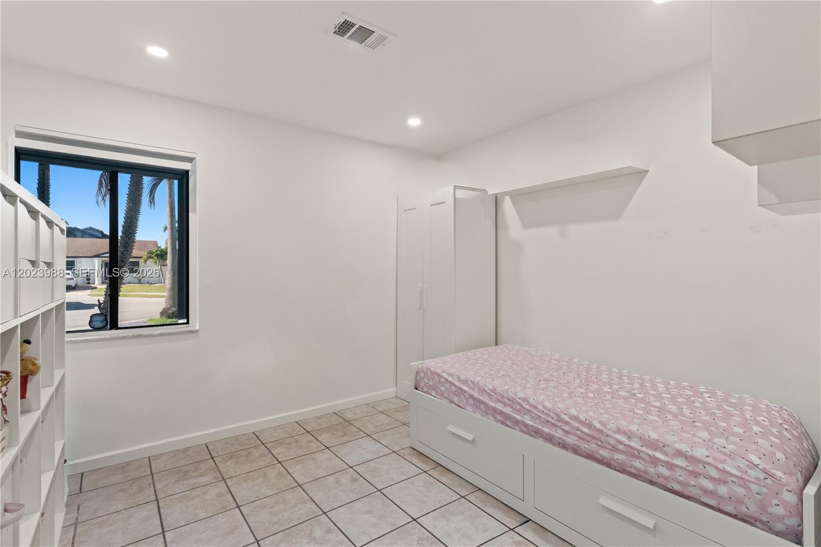 COLONIAL PINES - Residential