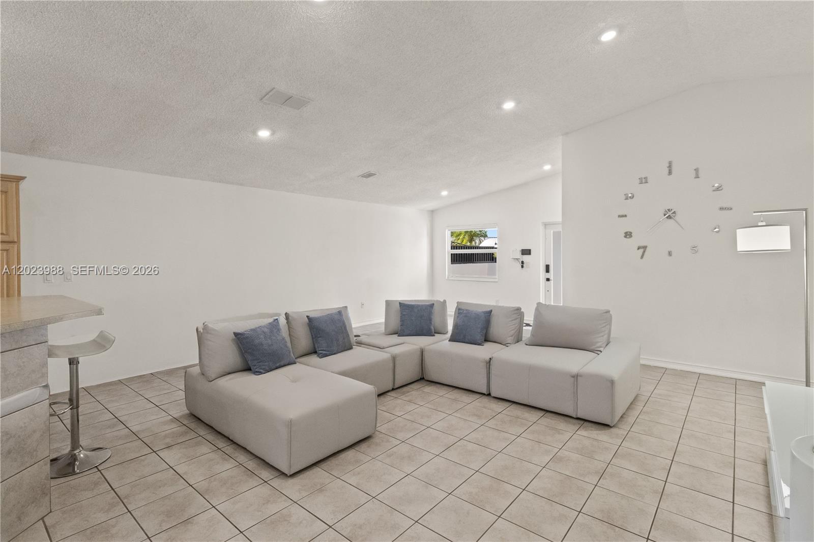 COLONIAL PINES - Residential