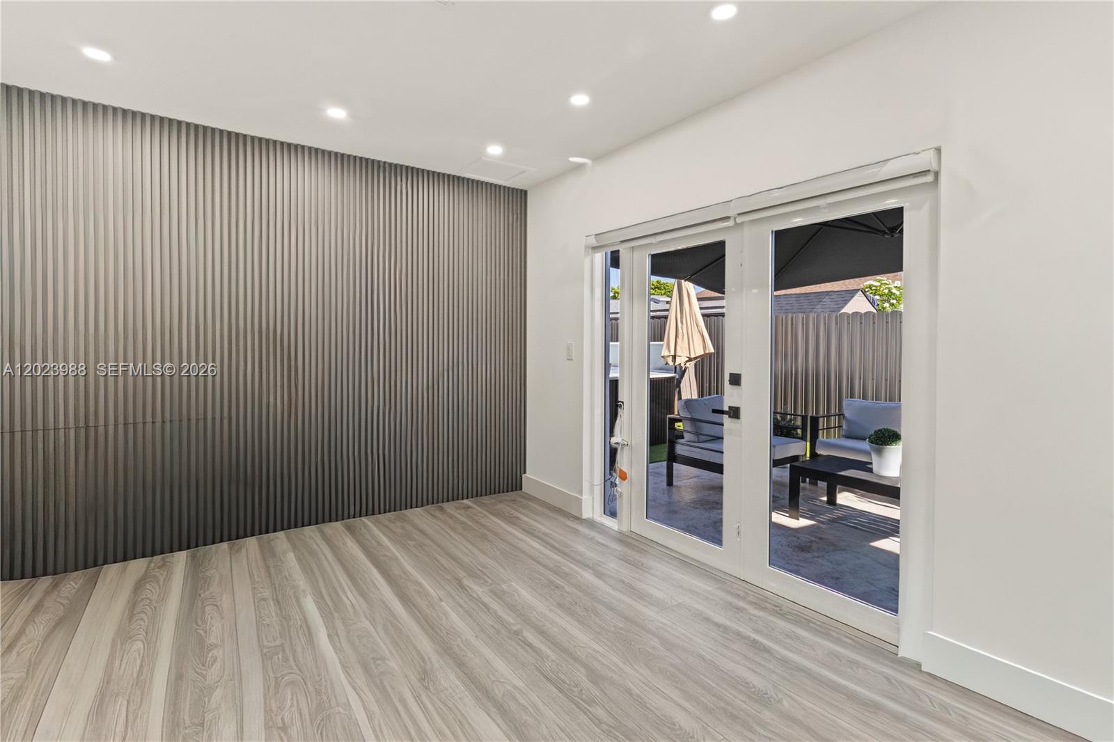 COLONIAL PINES - Residential