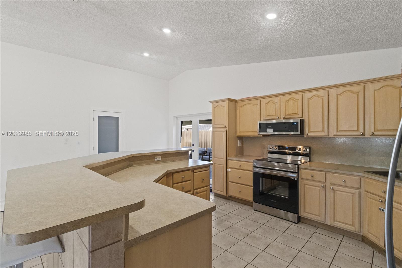 COLONIAL PINES - Residential