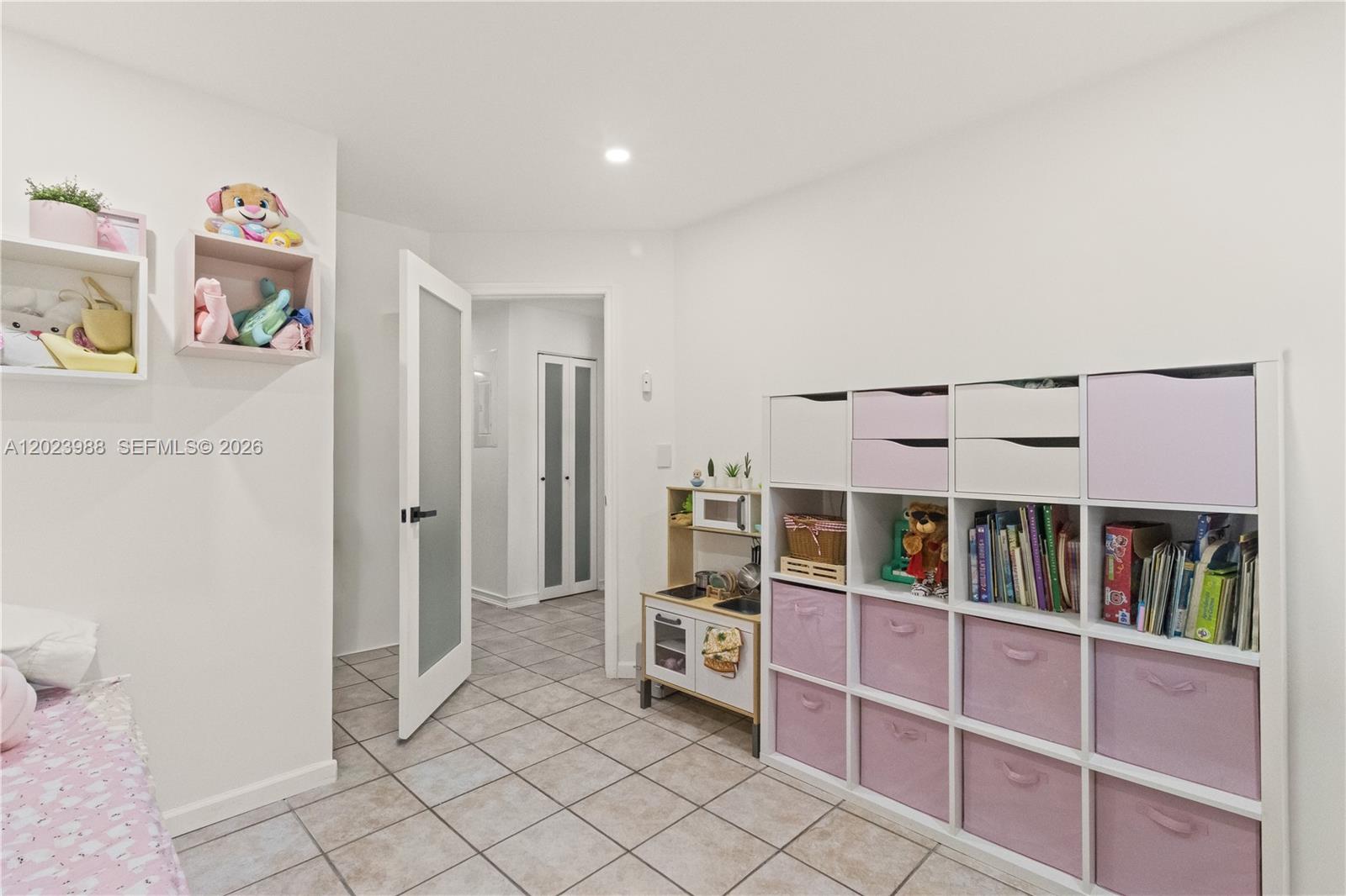 COLONIAL PINES - Residential