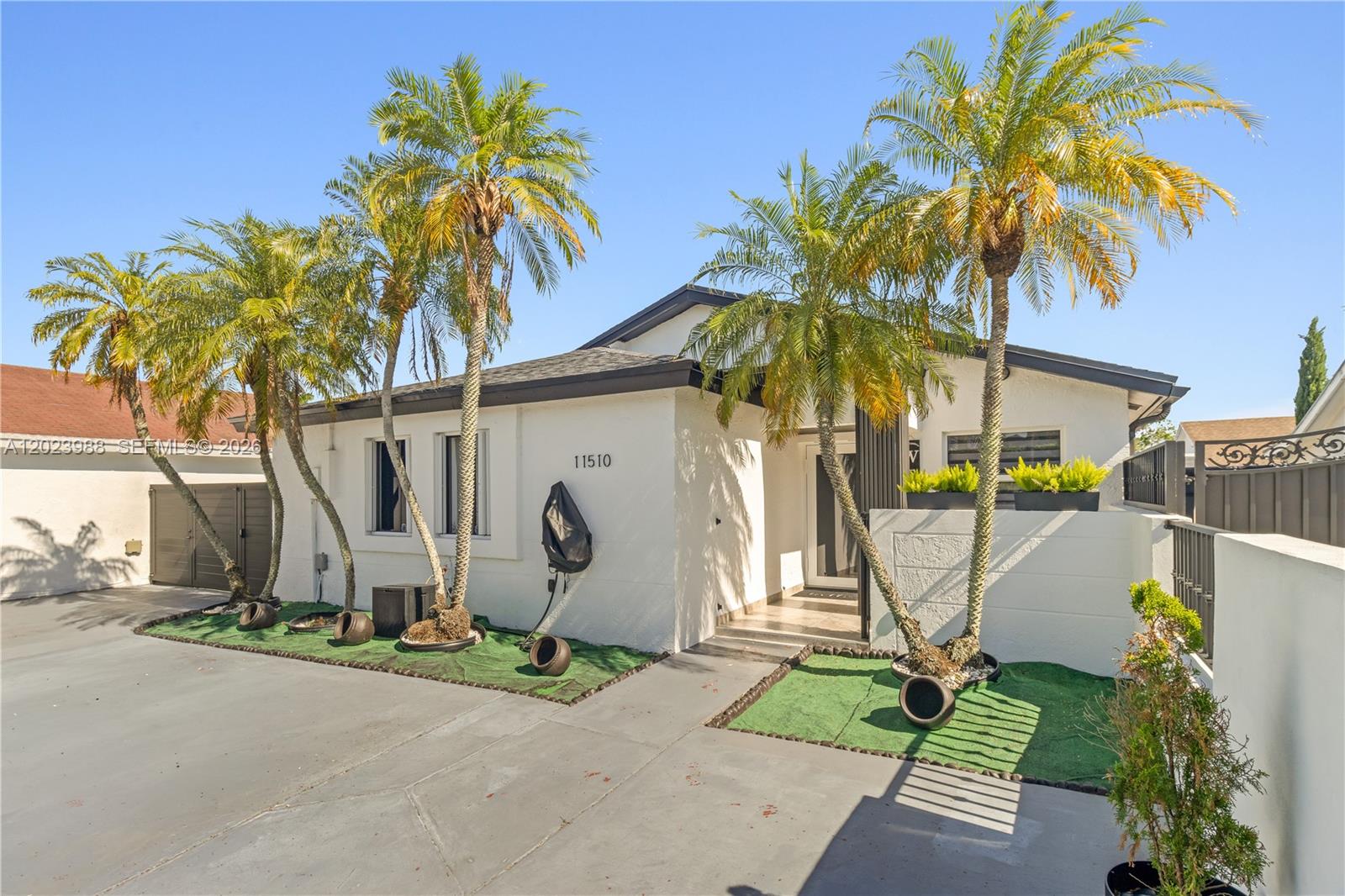 COLONIAL PINES - Residential