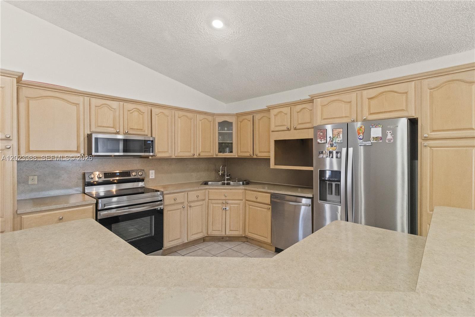 COLONIAL PINES - Residential