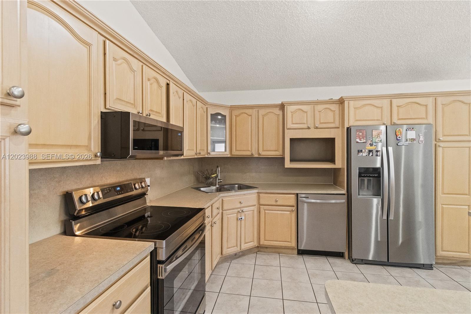 COLONIAL PINES - Residential