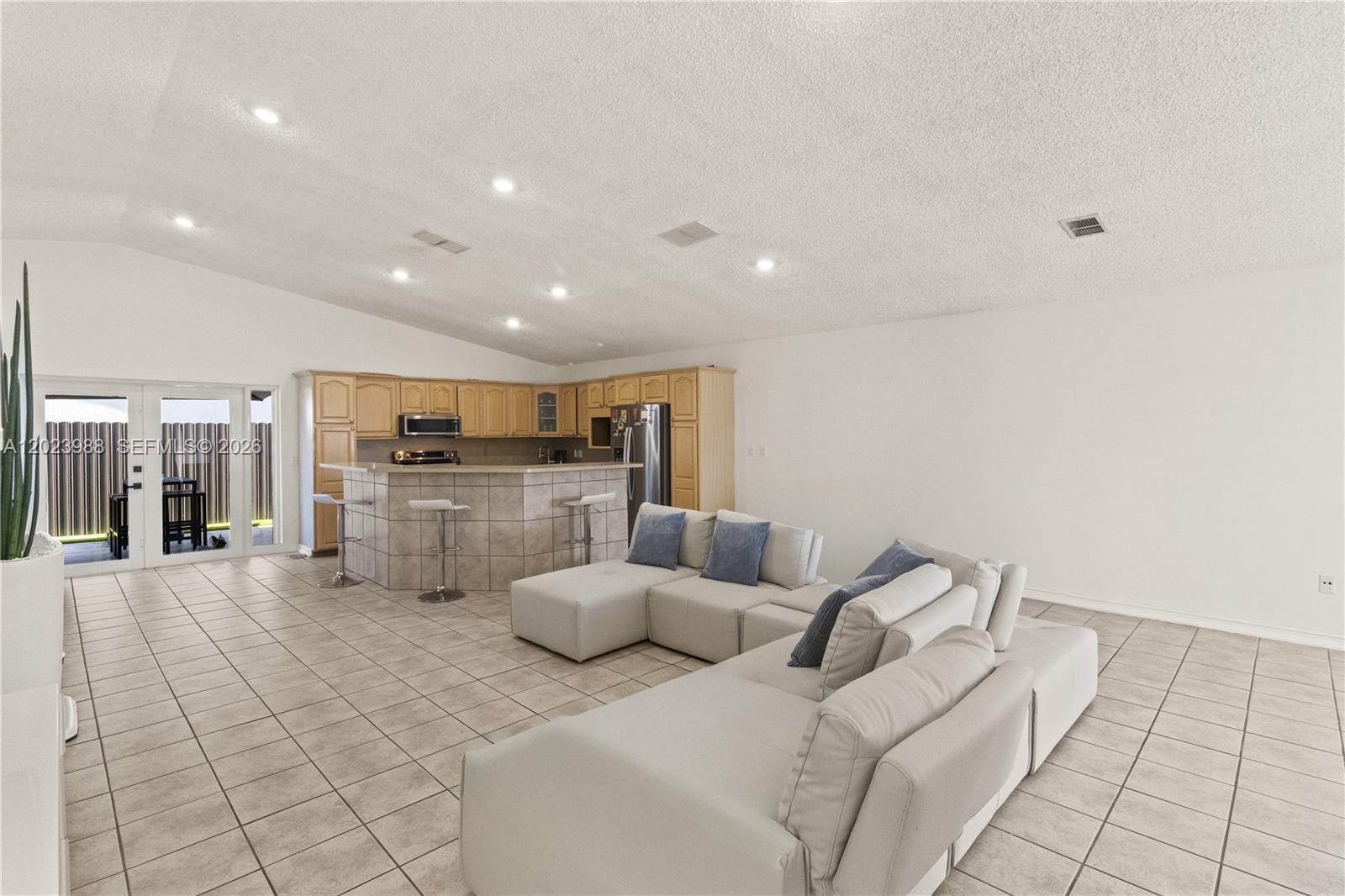 COLONIAL PINES - Residential