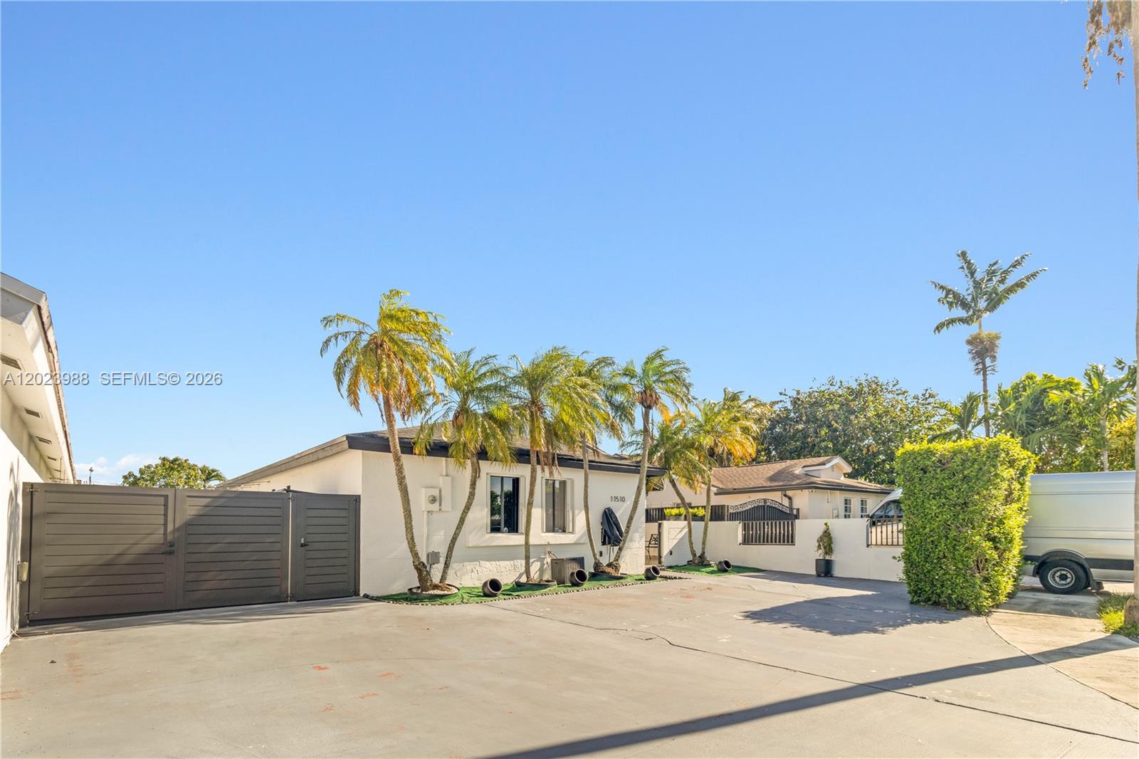 COLONIAL PINES - Residential