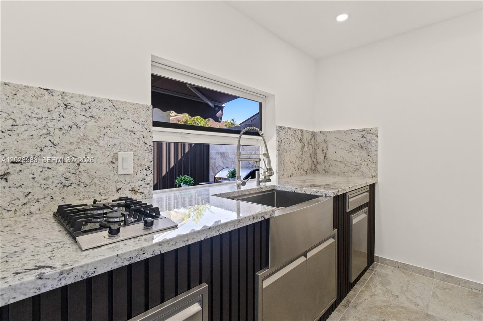 COLONIAL PINES - Residential